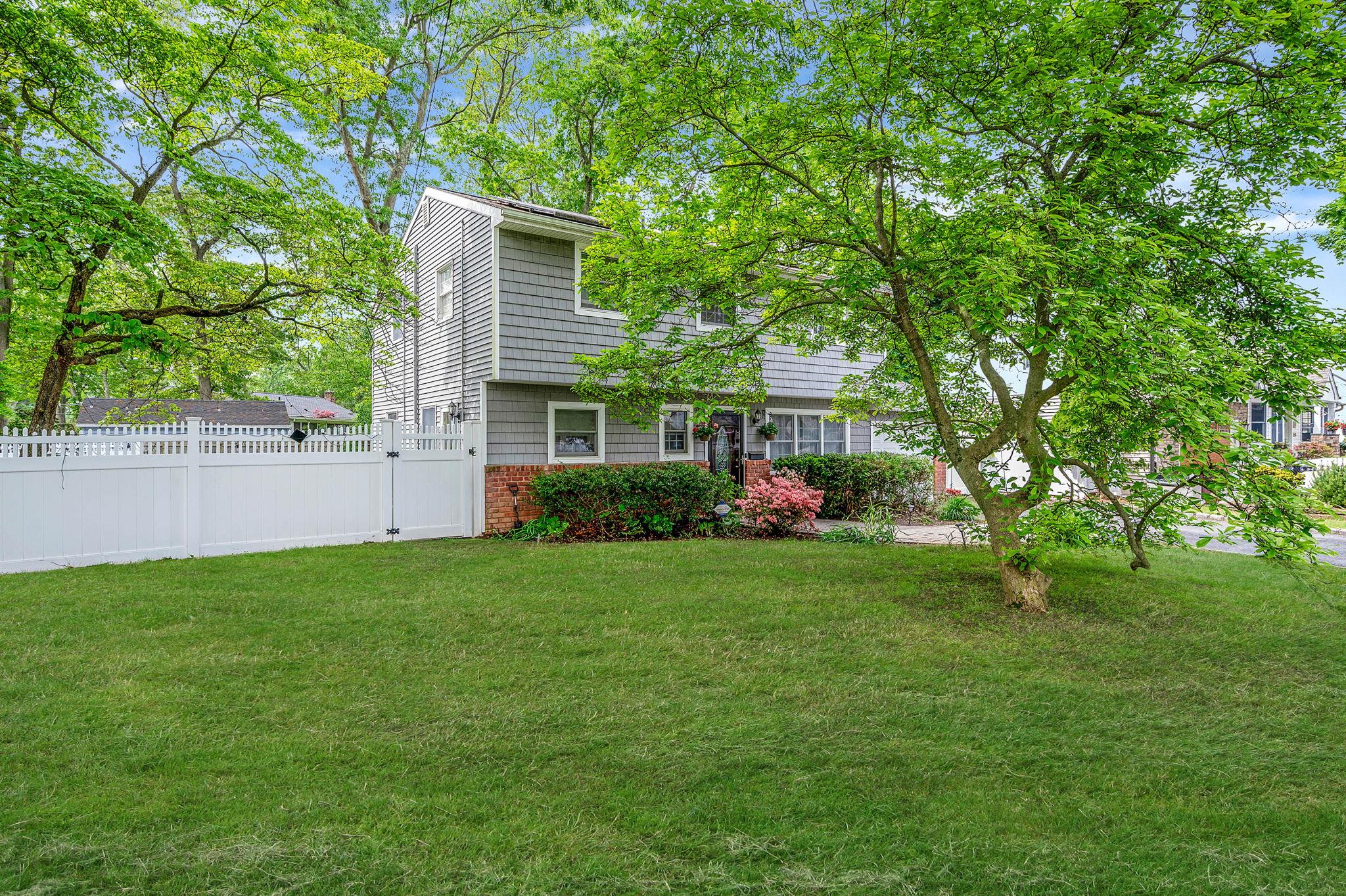 23 Chester Street, East Northport, New York image 37