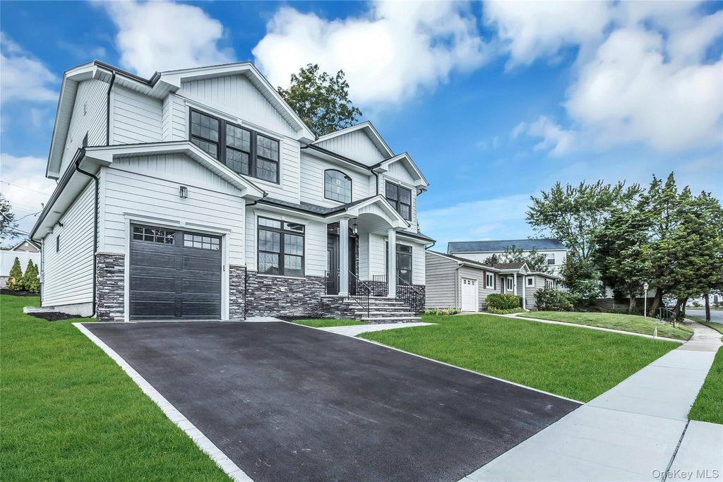 Photo of 8 Sebree Place, Plainview, NY 11803 (MLS # 914471)