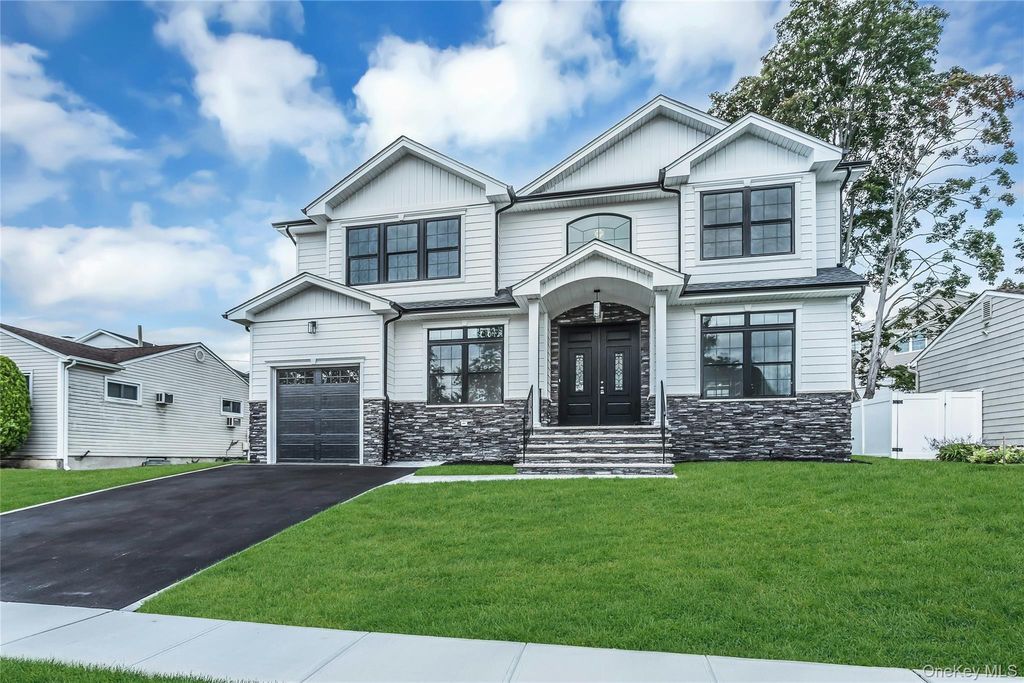 Photo of 8 Sebree Place, Plainview, NY 11803 (MLS # 914471)