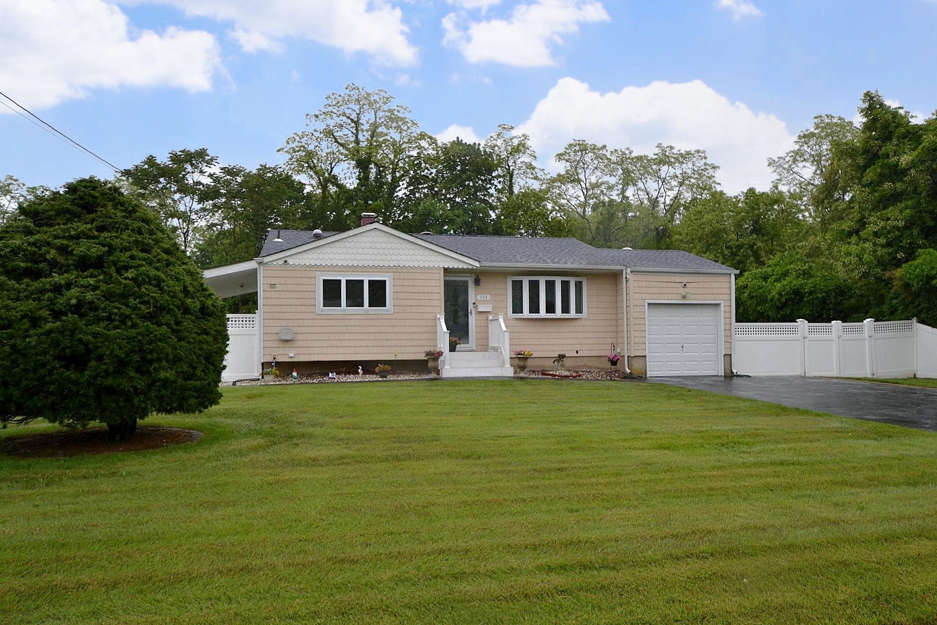 608 Amsterdam Avenue, East Patchogue, New York image 23
