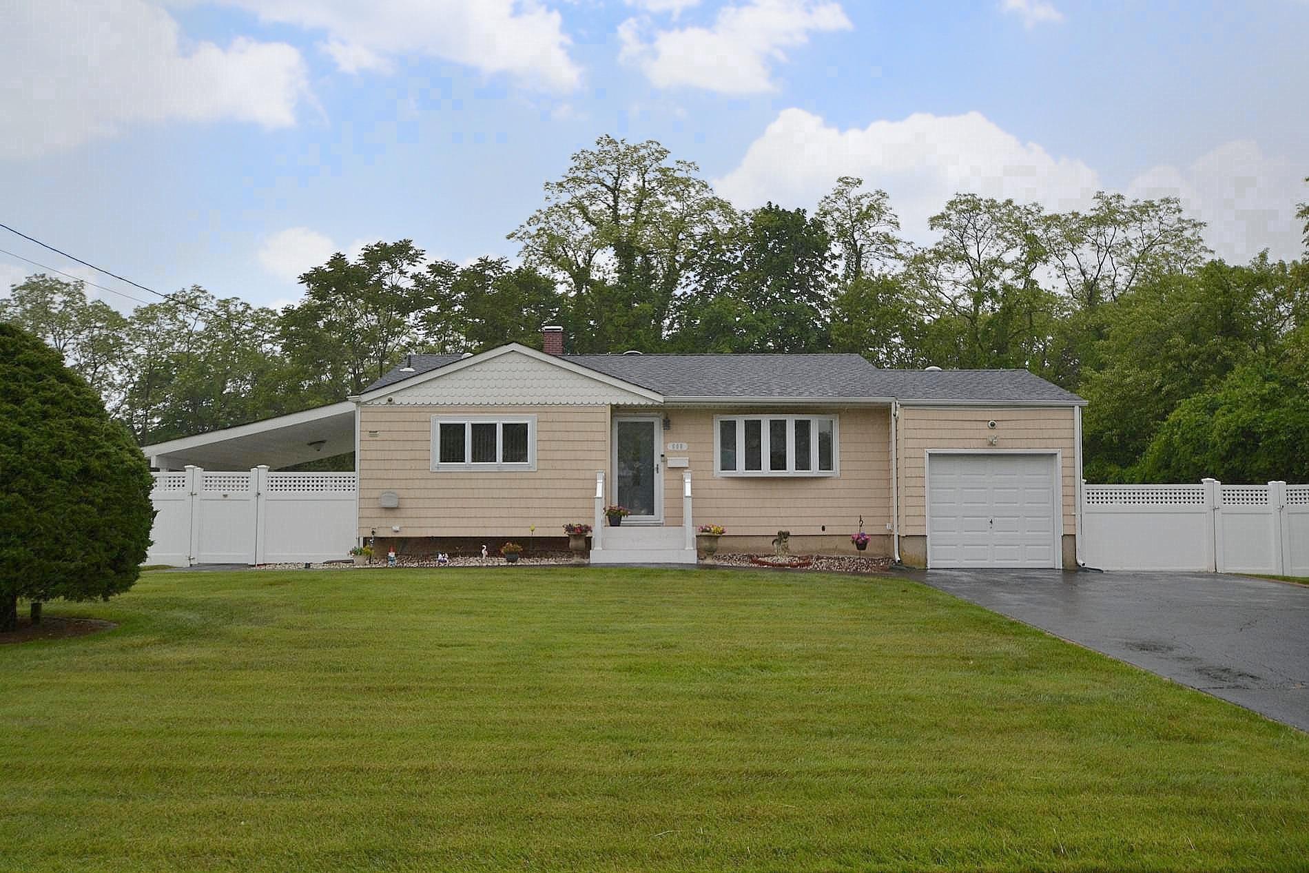 608 Amsterdam Avenue, East Patchogue, New York image 1