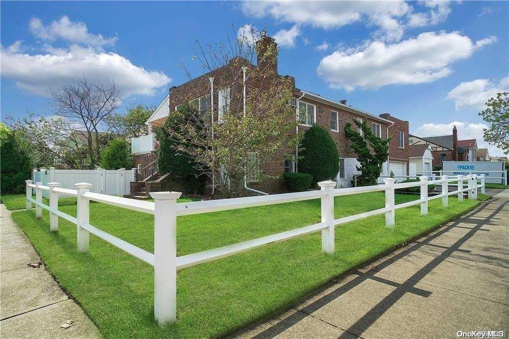 215 Roosevelt Boulevard