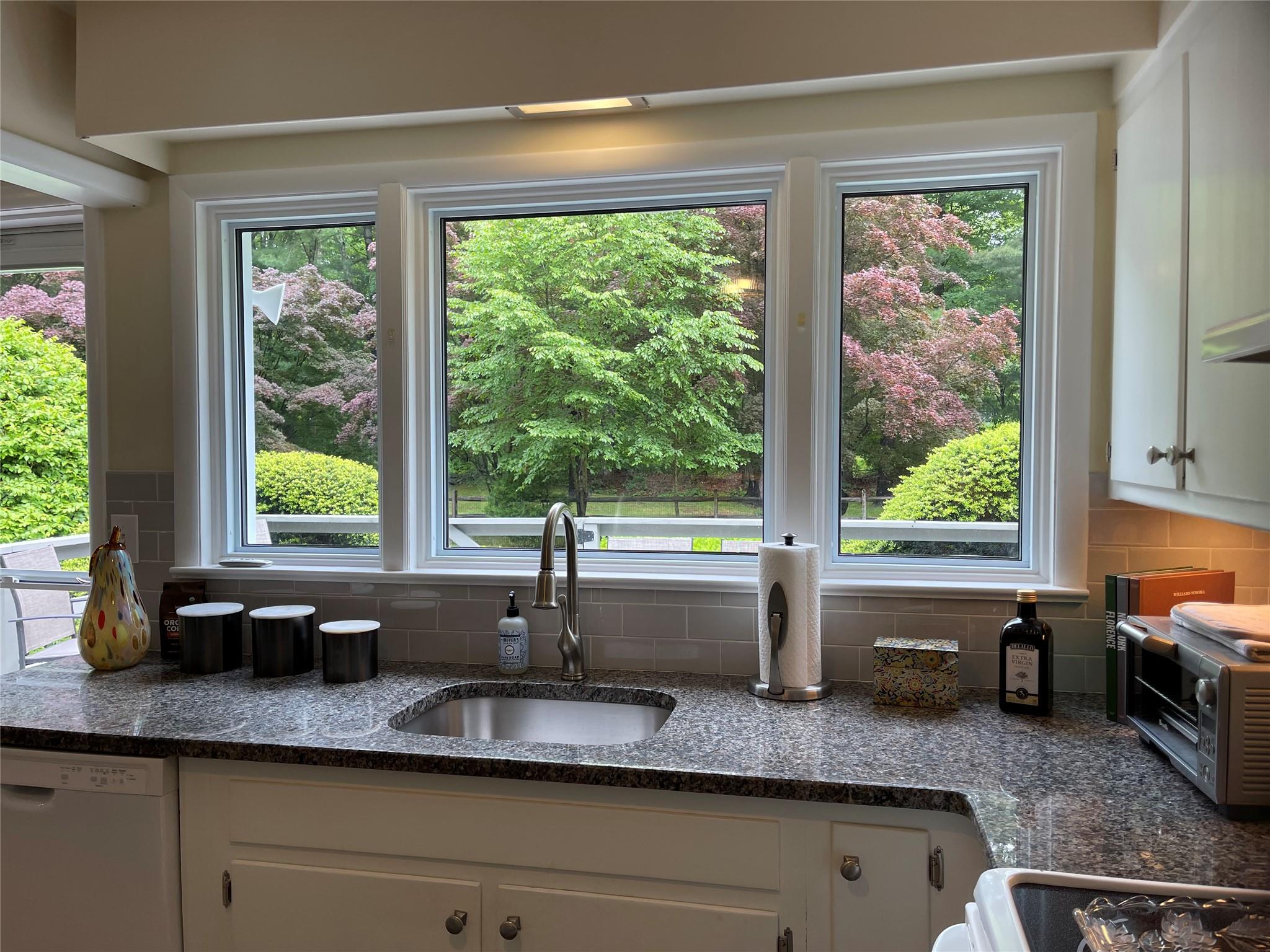 Old Stone Hill Road, Pound Ridge, New York - 3 Bedrooms  
1 Bathrooms  
7 Rooms - 