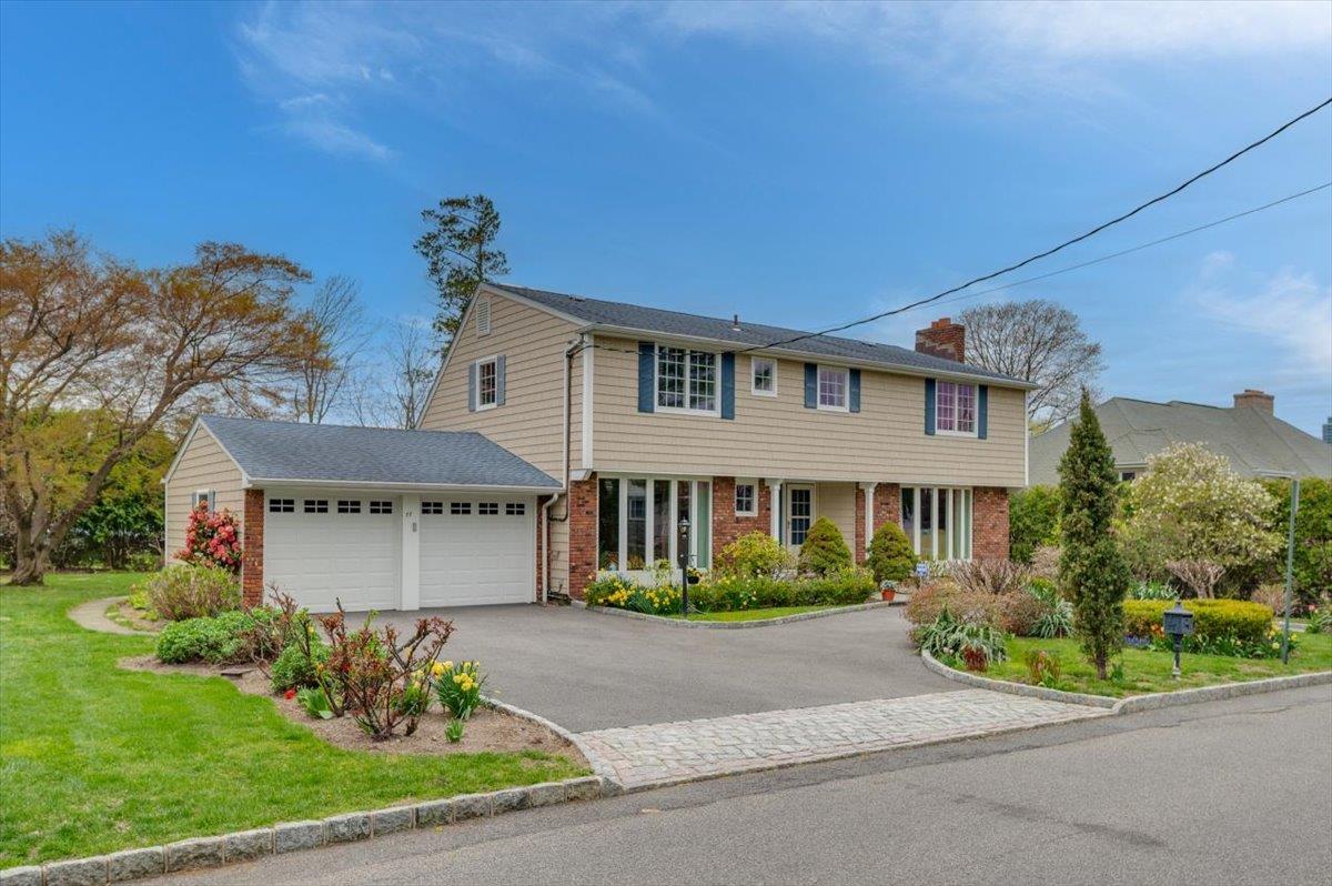 22 Potters Lane, New Rochelle, New York image 1