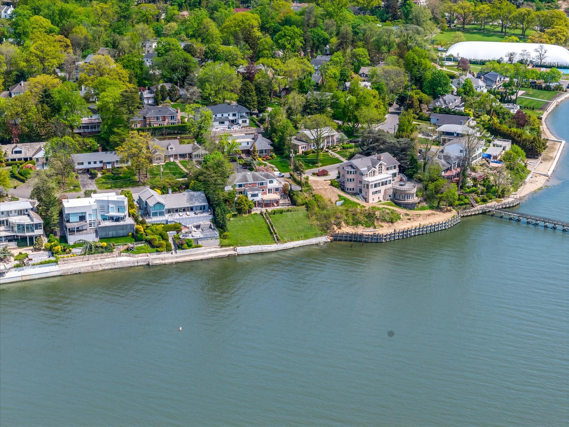 22 Shorecliff Place, Great Neck, New York image 31