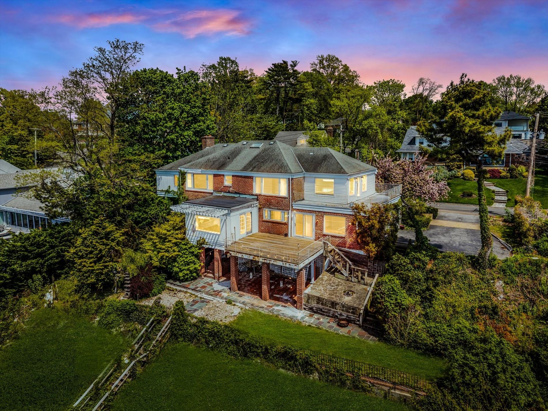 22 Shorecliff Place, Great Neck, New York image 32