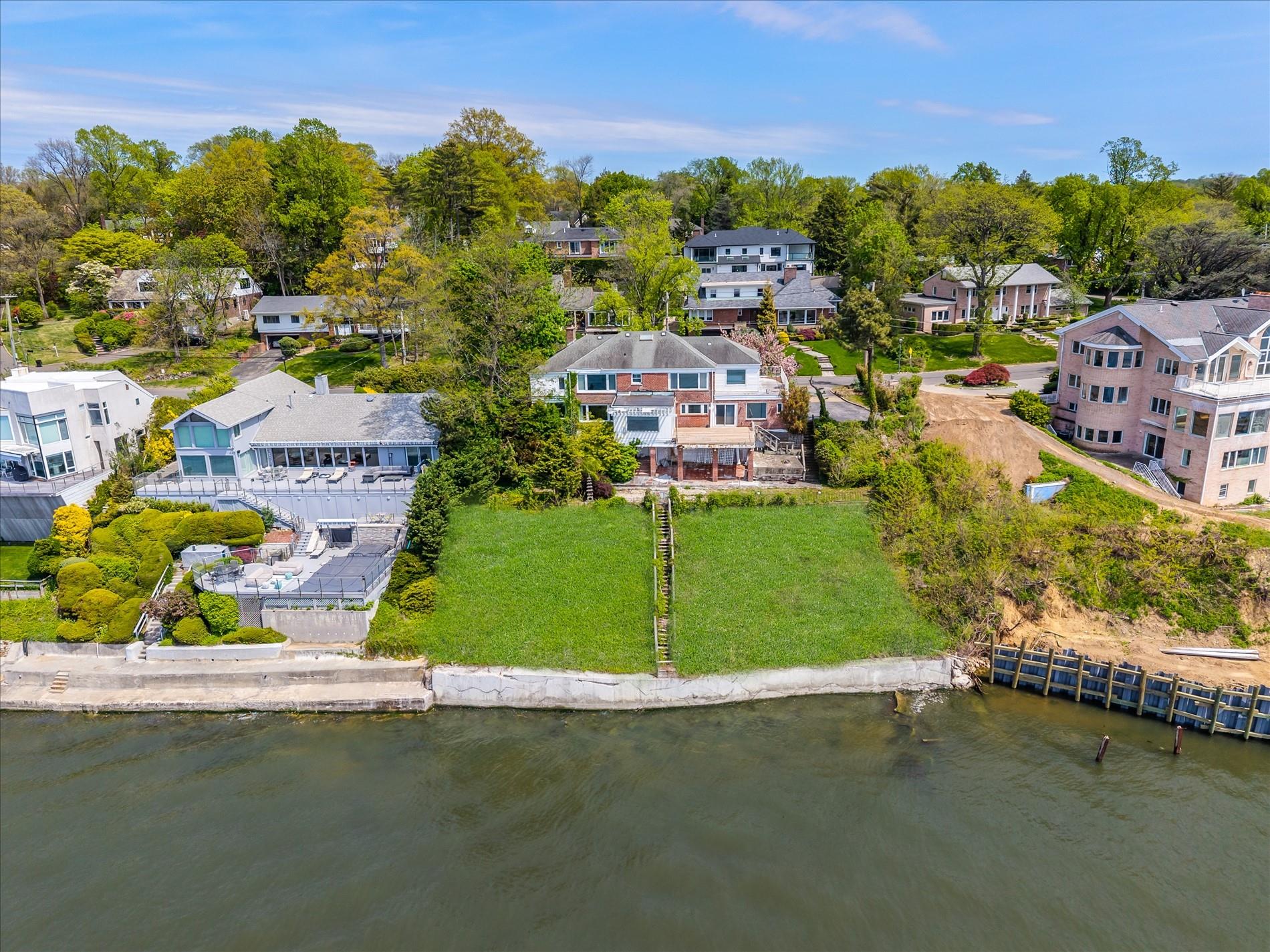 22 Shorecliff Place, Great Neck, New York image 1