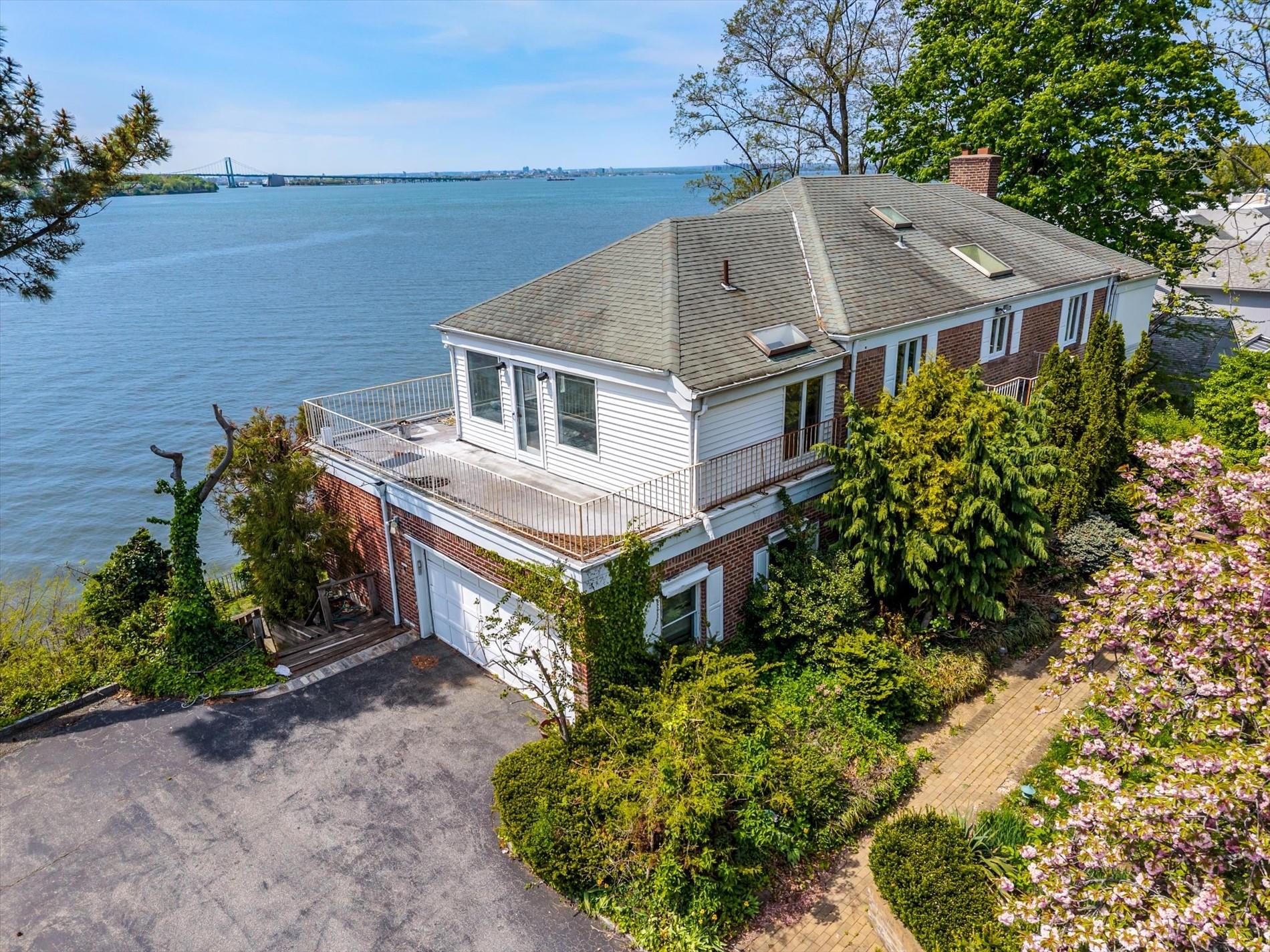 22 Shorecliff Place, Great Neck, New York image 3