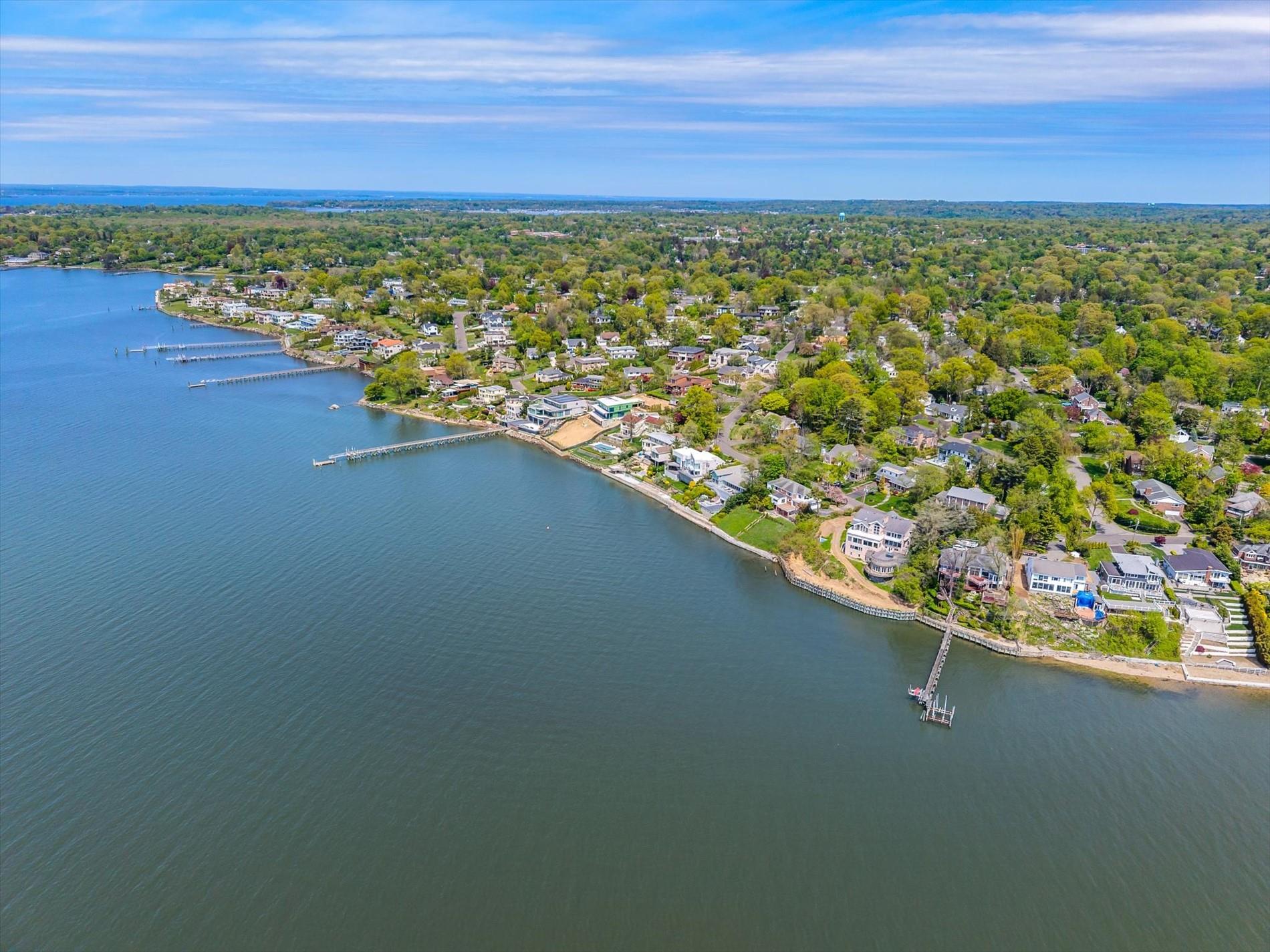 22 Shorecliff Place, Great Neck, New York image 28