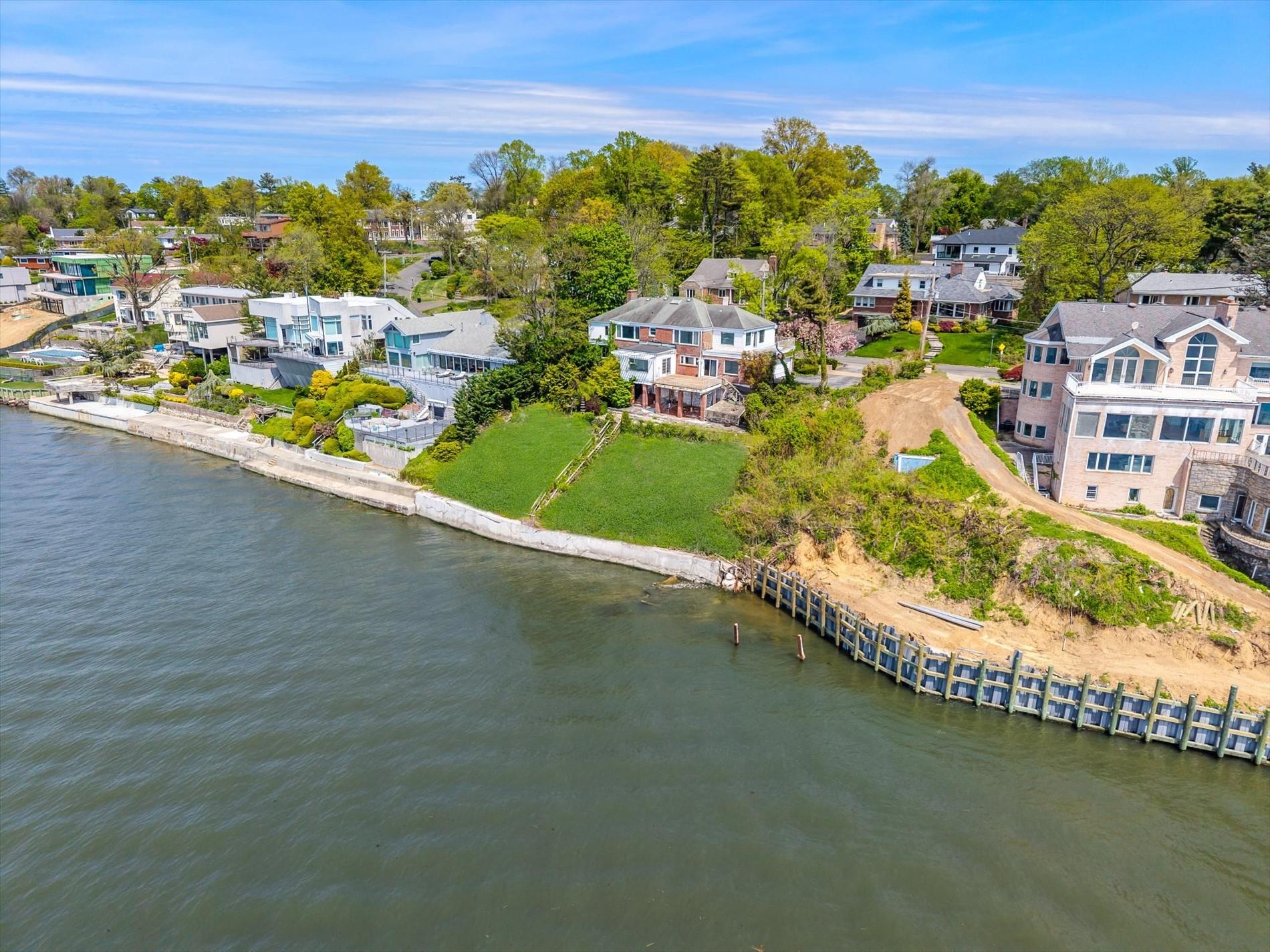 22 Shorecliff Place, Great Neck, New York image 24