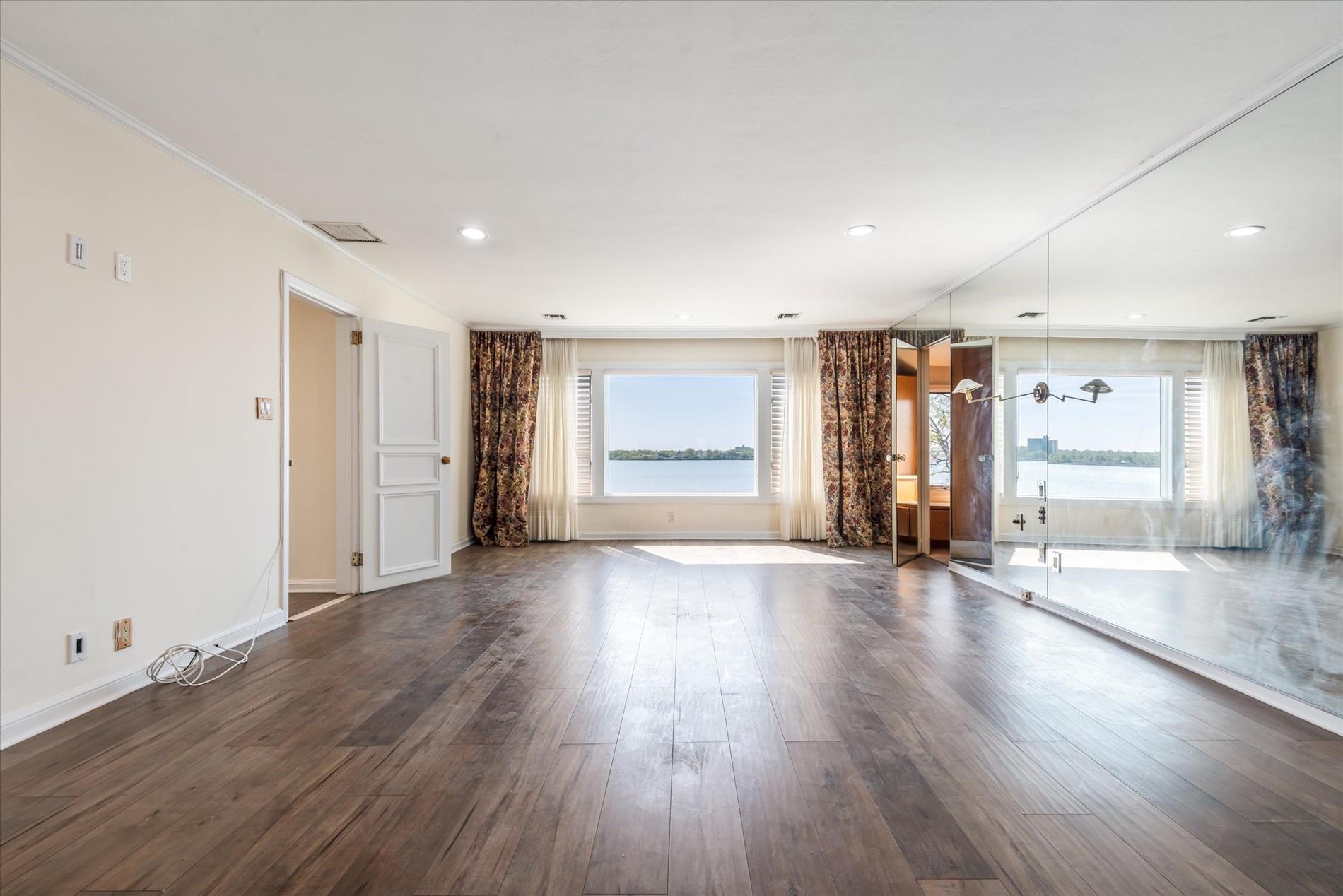 22 Shorecliff Place, Great Neck, New York image 19