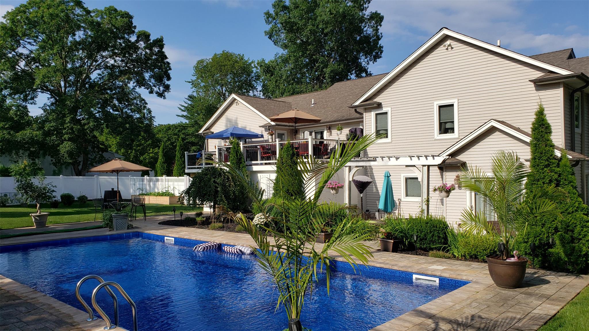 7 Burrwood Court, East Northport, New York image 5