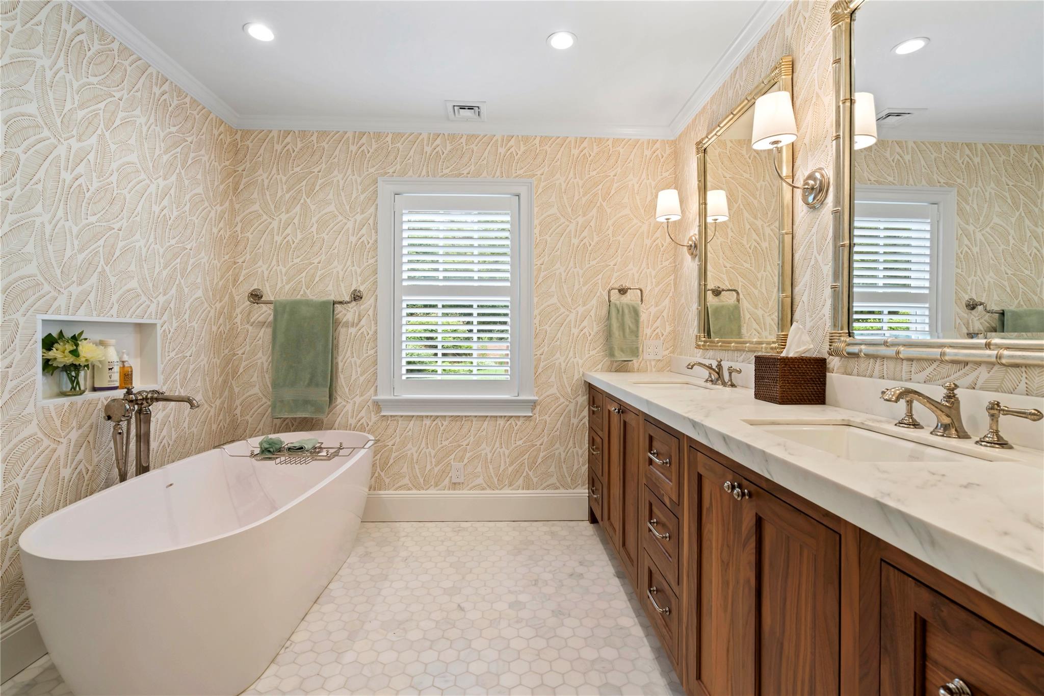 18 Matinecock Farms Road, Glen Cove, New York image 12