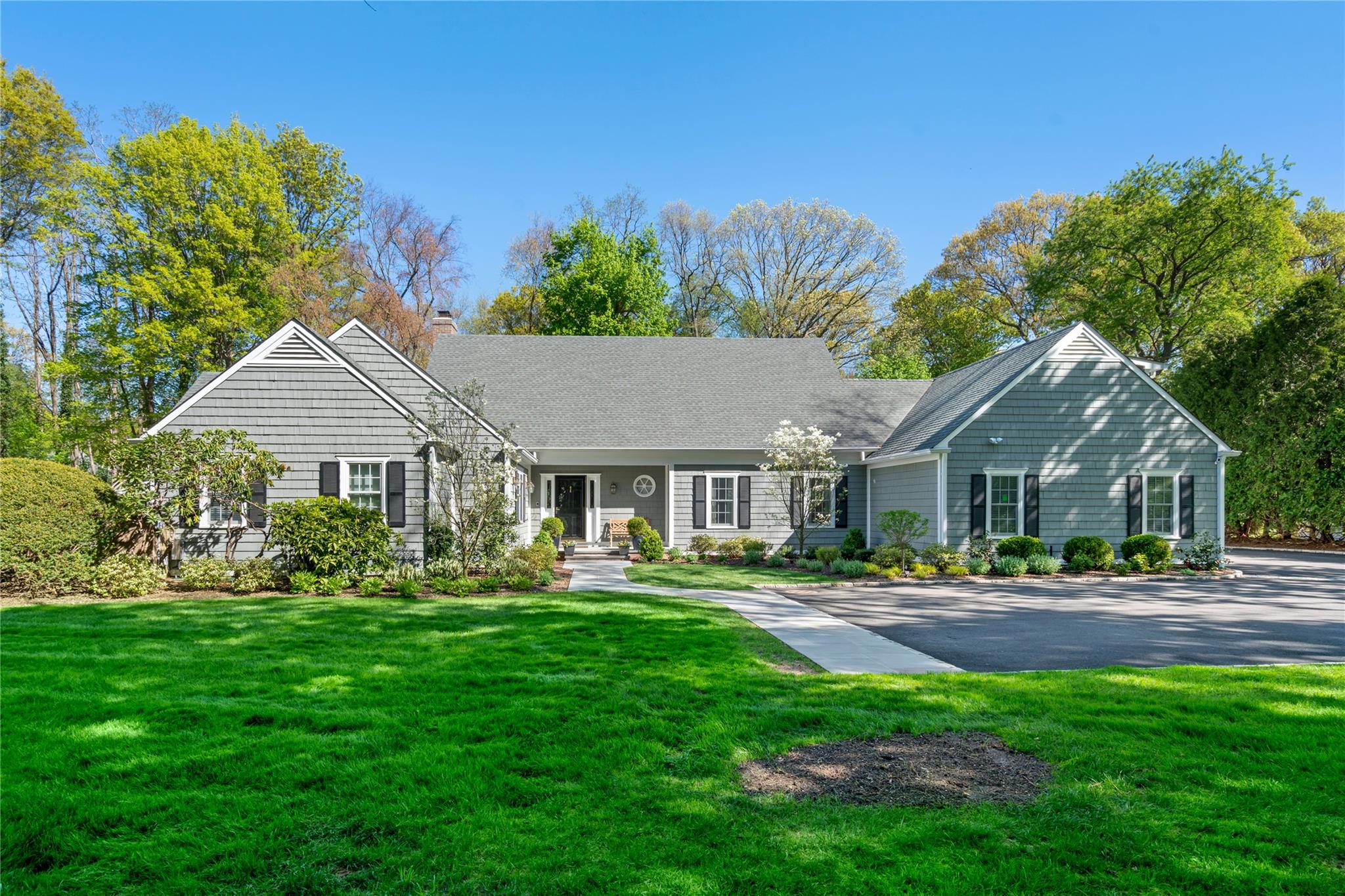 18 Matinecock Farms Road, Glen Cove, New York image 2