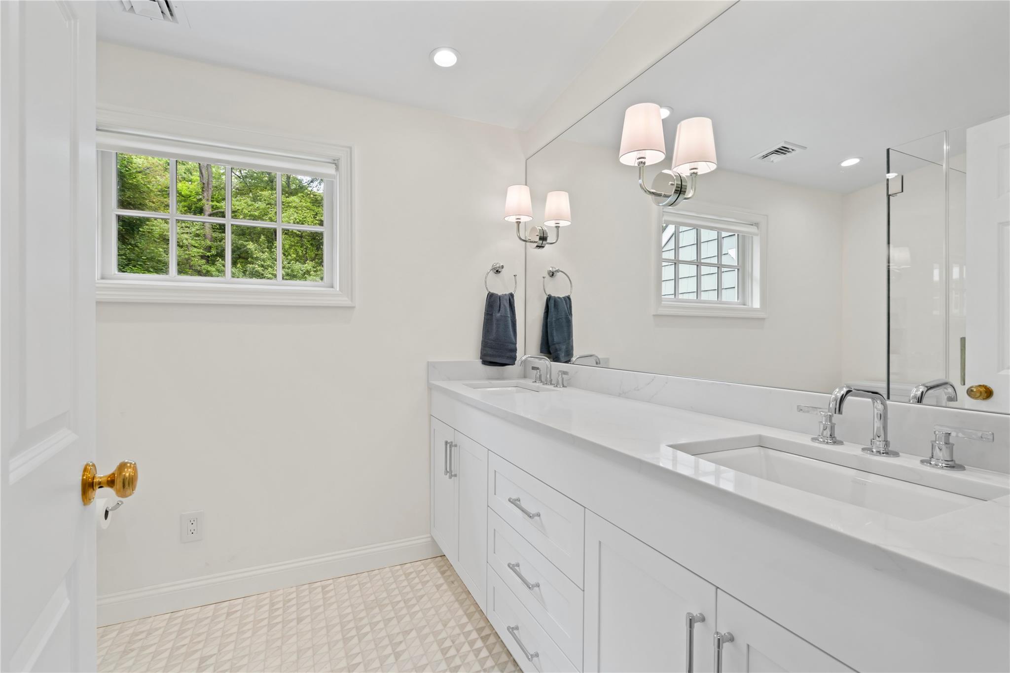 18 Matinecock Farms Road, Glen Cove, New York image 23