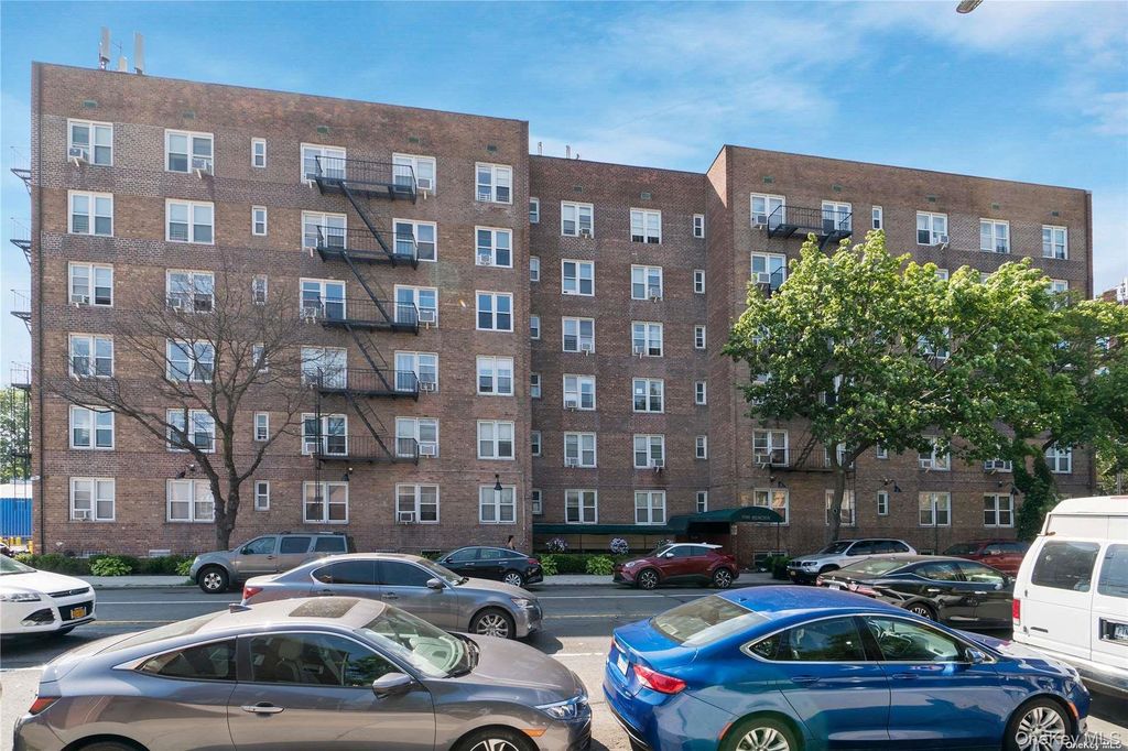 Photo of 7510 Yellowstone Boulevard #5L, Rego Park, NY 11374 (MLS # 944601)