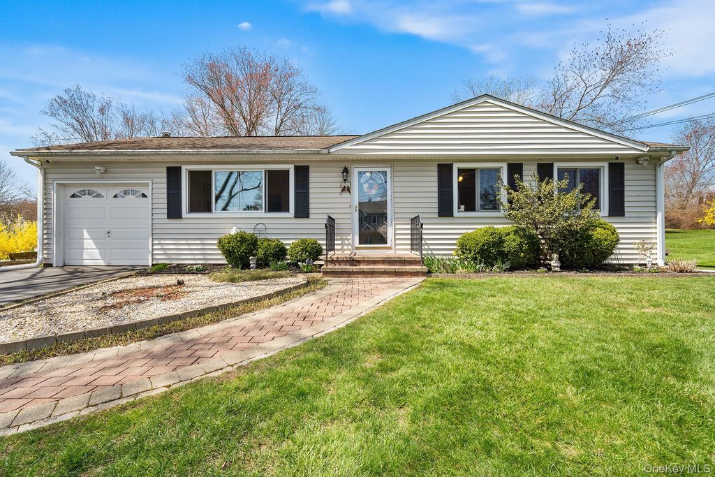 Photo of 3453 Flanders Drive, Yorktown Heights, NY 10598 (MLS # 986119)