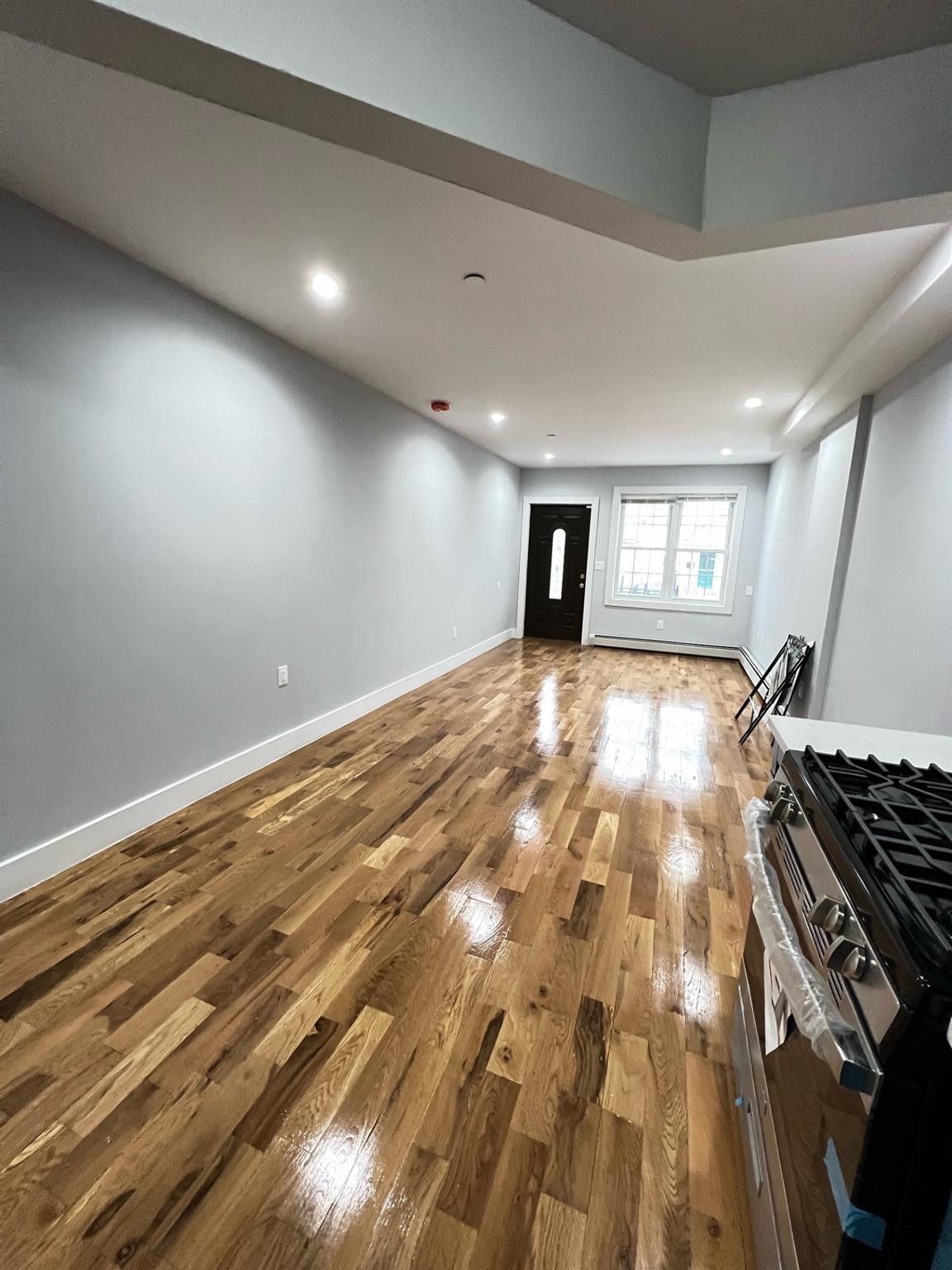 Rental Property at 104th Road, Jamaica, Queens, NY - Bedrooms: 2 
Bathrooms: 1 
Rooms: 5  - $2,500 MO.