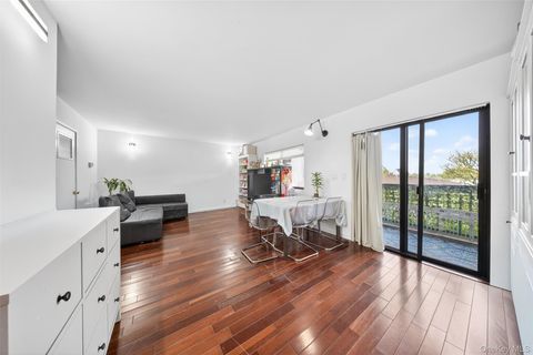 Condo For Sale - 550 115th Street #550D<br/> College Point, NY 11356