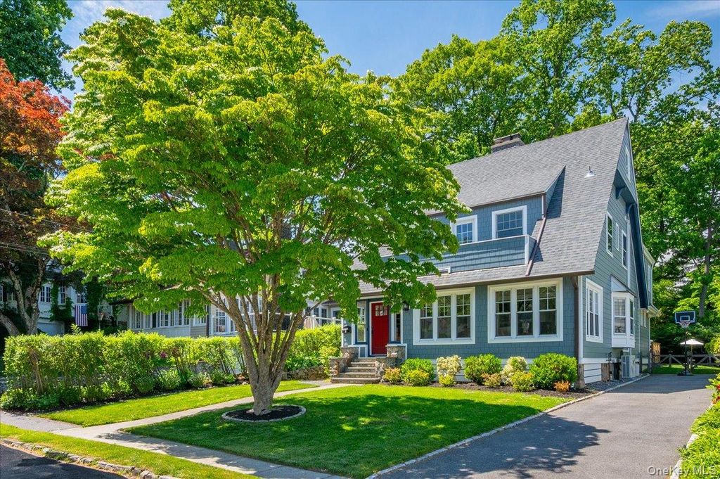 Photo of 18 Wildwood Road, Larchmont, NY 10538 (MLS # 997712)