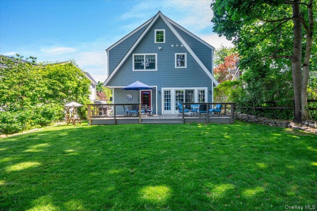 Photo of 18 Wildwood Road, Larchmont, NY 10538 (MLS # 997712)