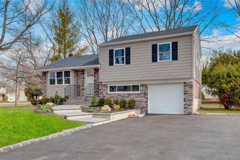 Homes For Sale - 10 Poet Lane<br/> Greenlawn, NY 11740