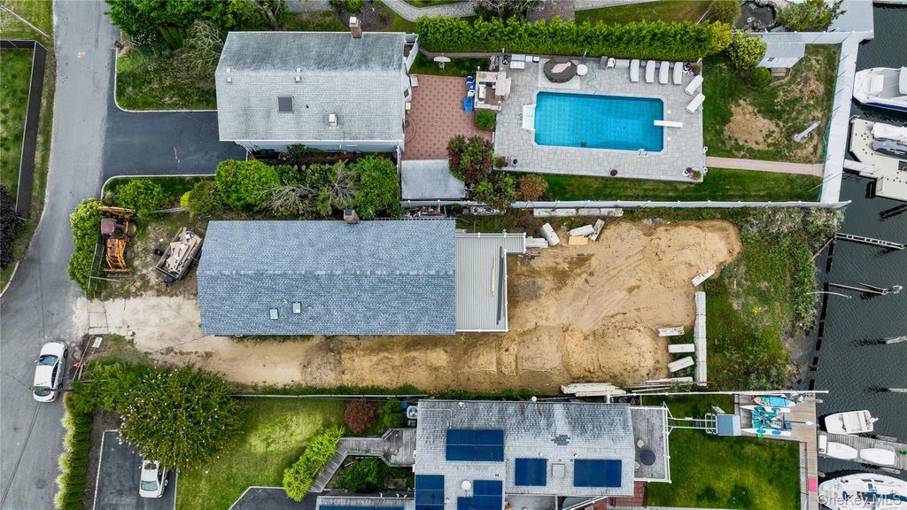 Photo of 750 Shore Walk, Lindenhurst, NY 11757 (MLS # 943358)