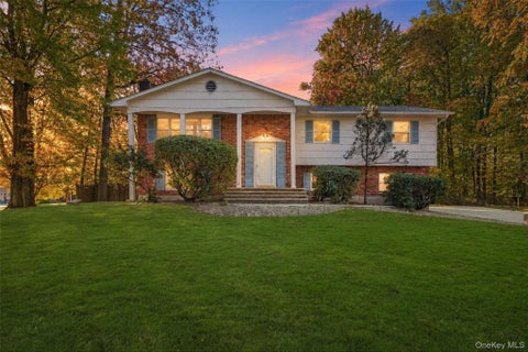 Photo of 4 Hampshire Court, West Nyack, NY 10994 (MLS # 1059198)