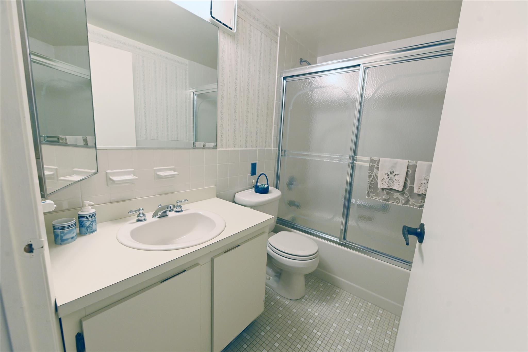 800 Willis Avenue #211, Albertson, New York image 12