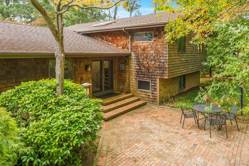 Photo of 1425 Laurelwood Drive, Laurel, NY 11948 (MLS # 913584)