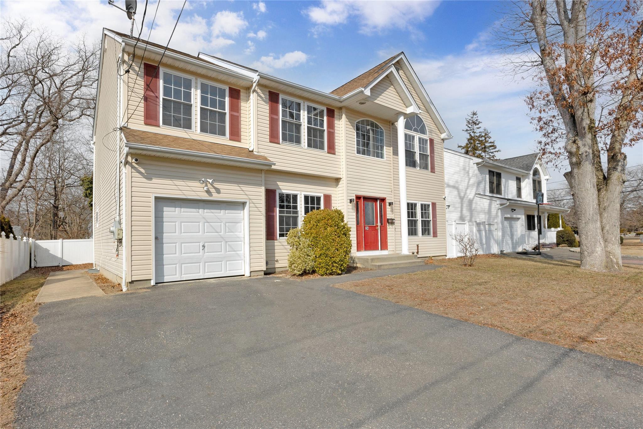 2A Rosewood Avenue, Amityville, New York image 2