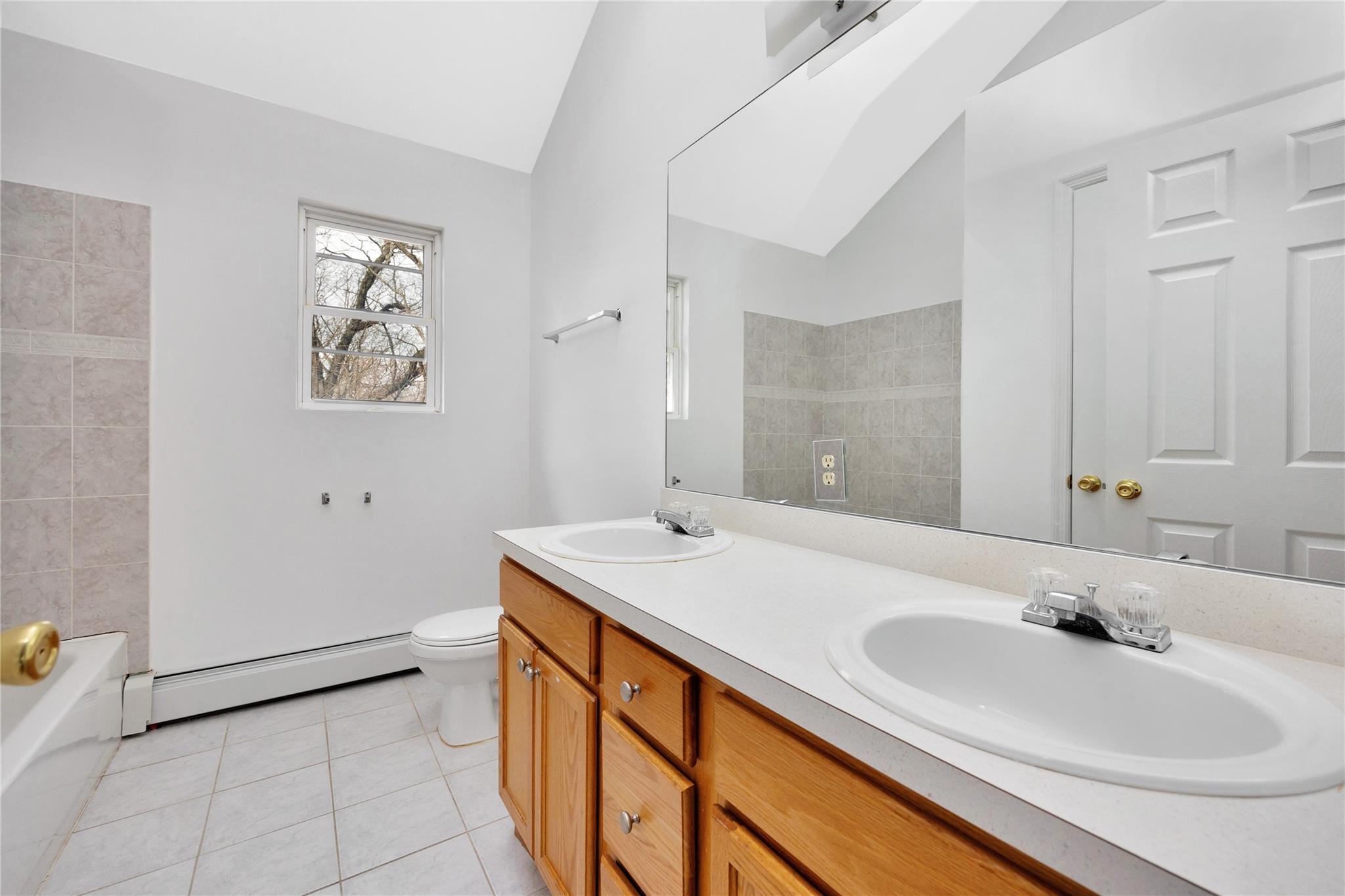2A Rosewood Avenue, Amityville, New York image 28