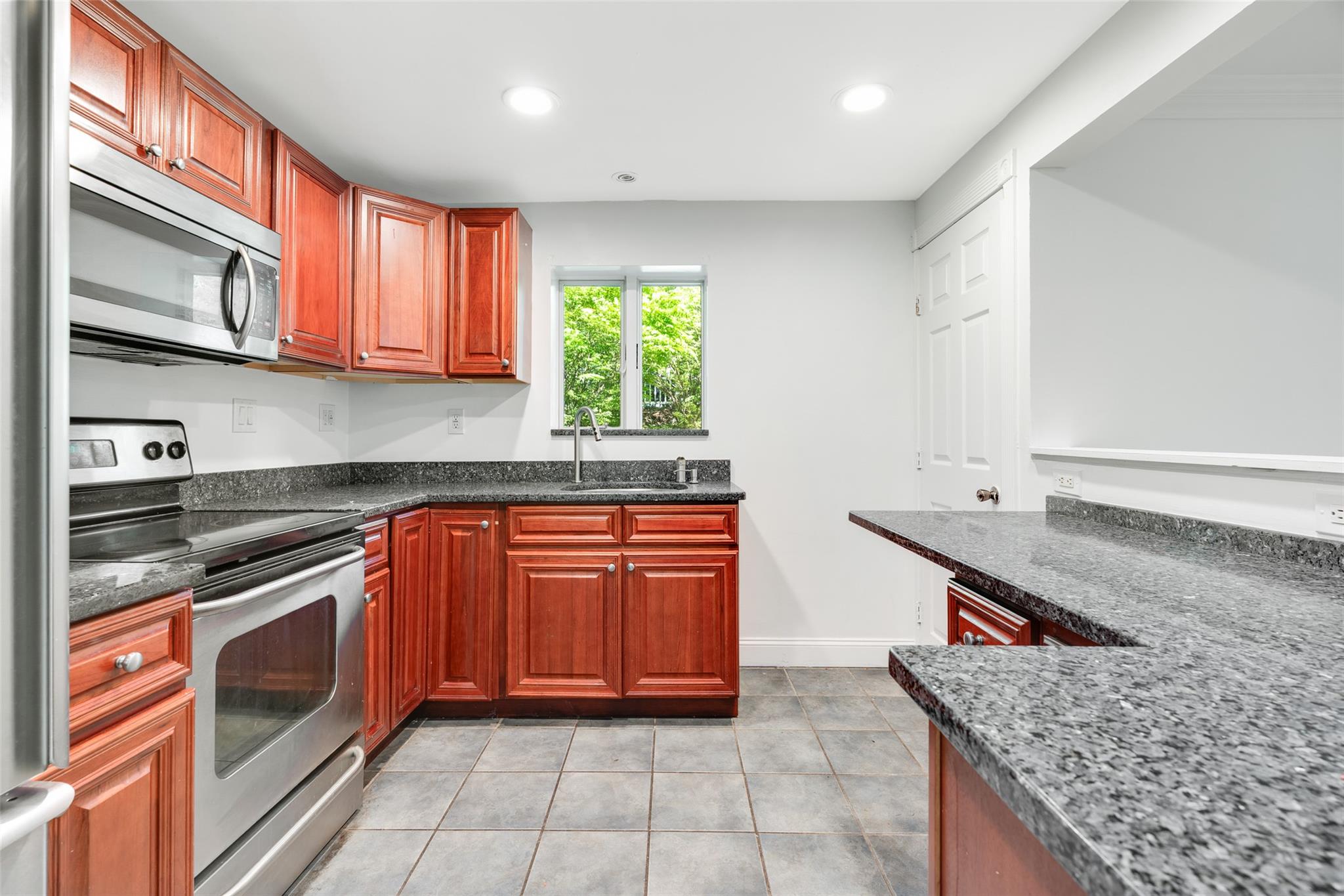 194 Frederick Street, Cortlandt Manor, New York image 12