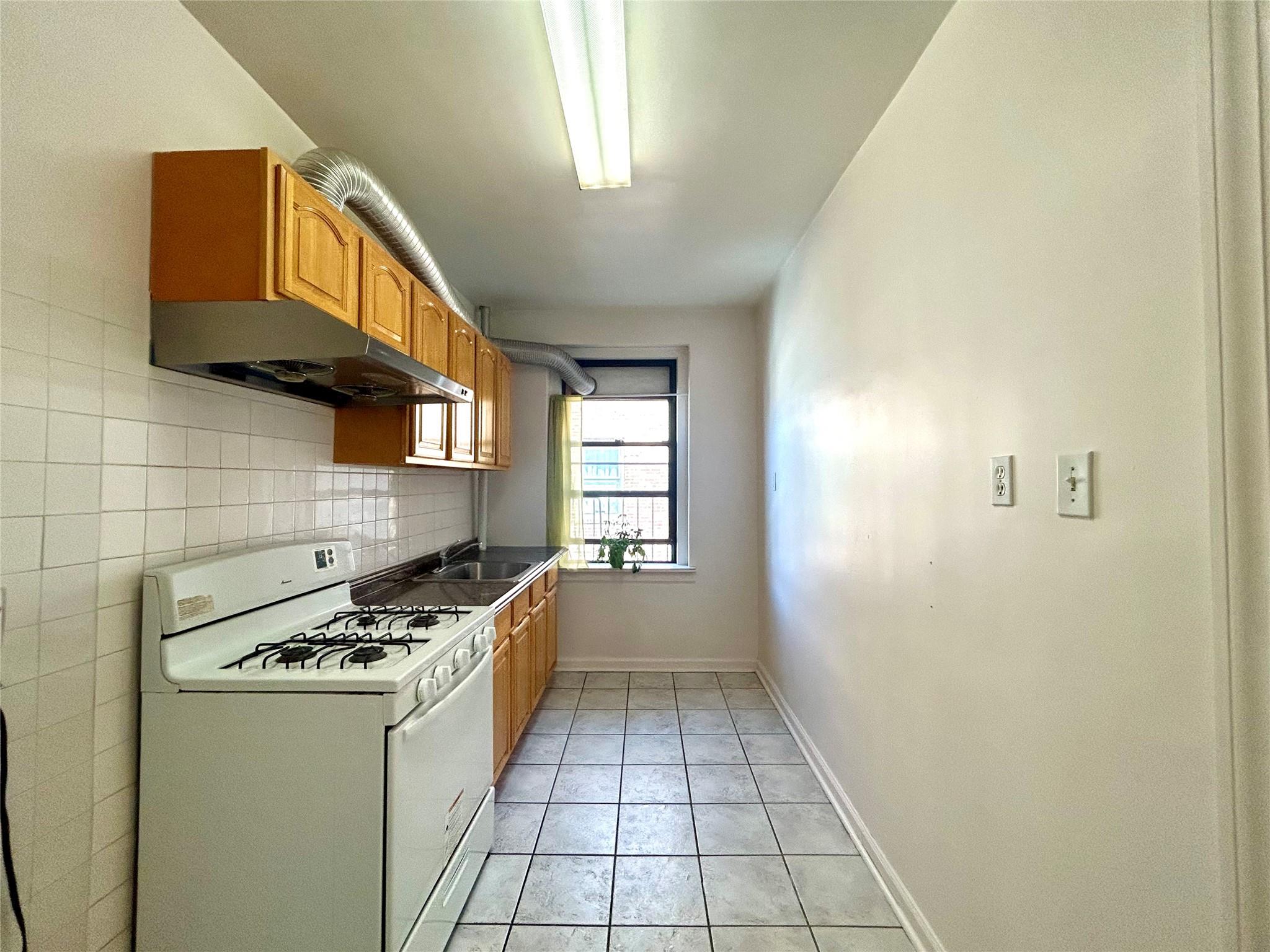 62-64 Saunders Street #3H, Rego Park, New York image 9