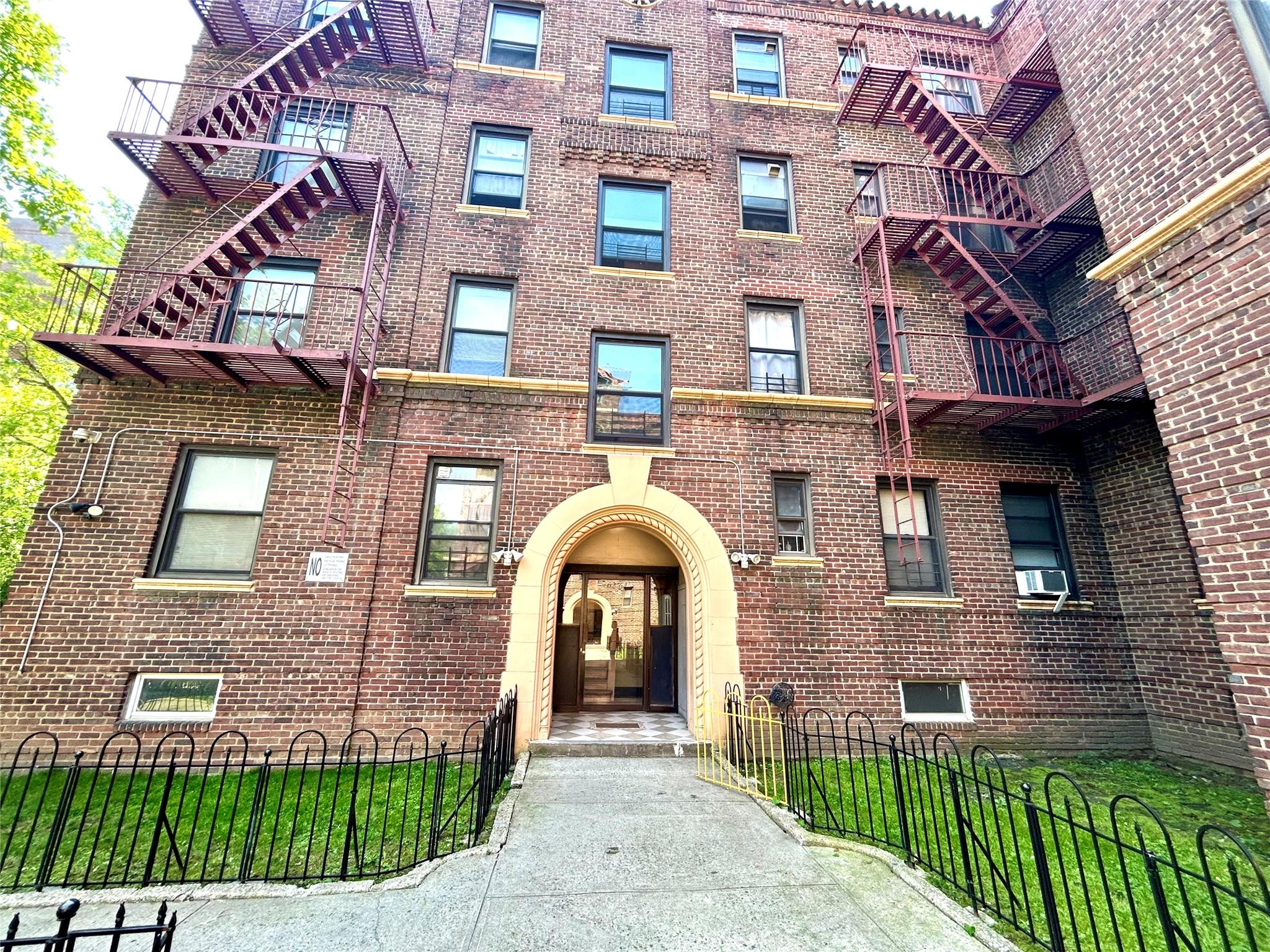 62-64 Saunders Street #3H, Rego Park, New York image 2