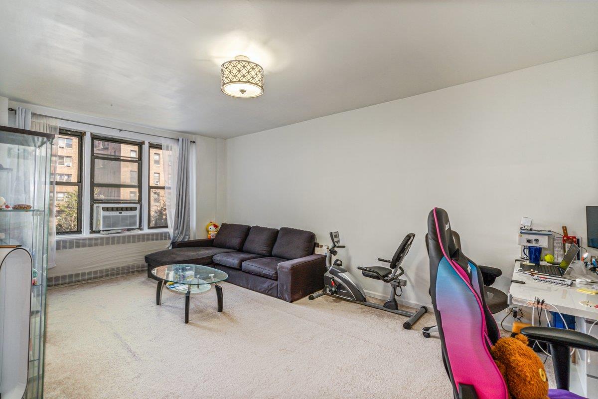 67-40 Yellowstone Boulevard #3B, Forest Hills, New York image 6