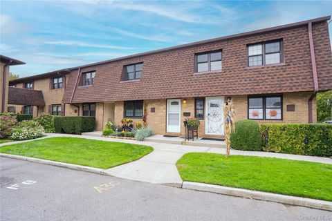 Photo of 211 Mariners Way, Copiague, NY 11726 (MLS # 924761)
