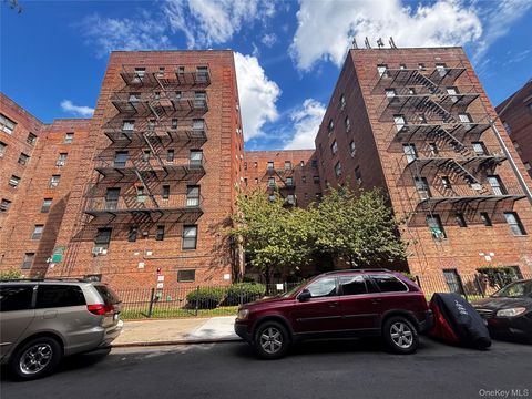Photo of 44-25 Macnish Street #4A, Elmhurst, NY 11373 (MLS # 922064)