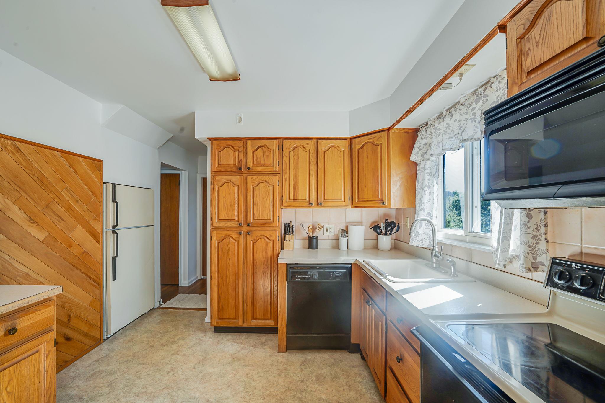 760 Higbie Lane, West Islip, New York image 16