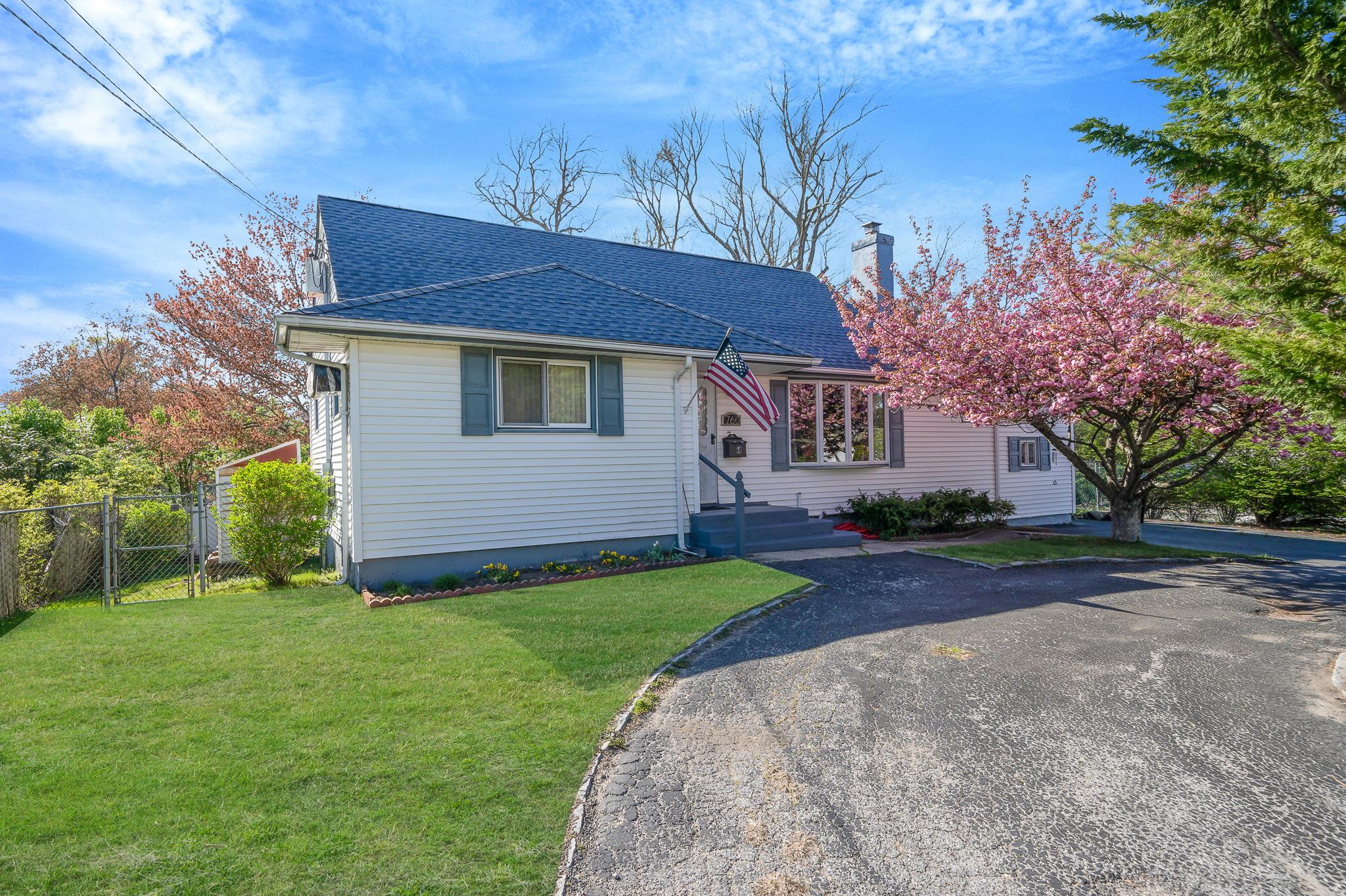 760 Higbie Lane, West Islip, New York image 2