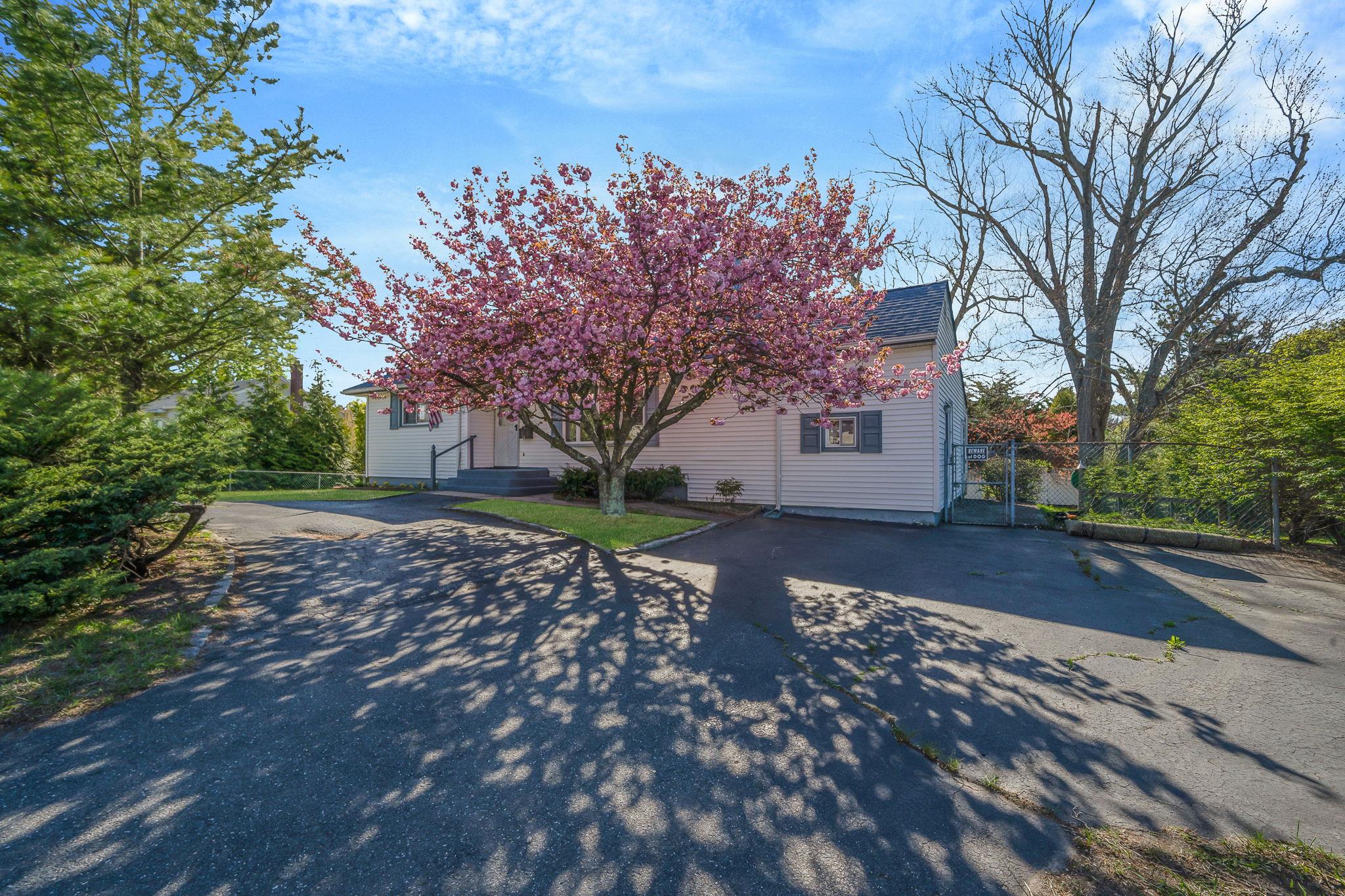 760 Higbie Lane, West Islip, New York image 3