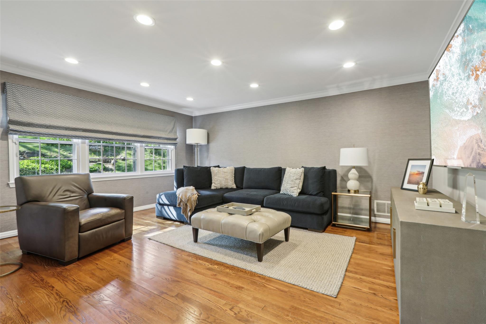 122 Oxford Road, New Rochelle, New York image 16
