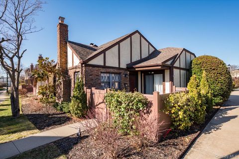 Condo For Sale - 47 Greenmeadow Court<br/> Deer Park, NY 11729