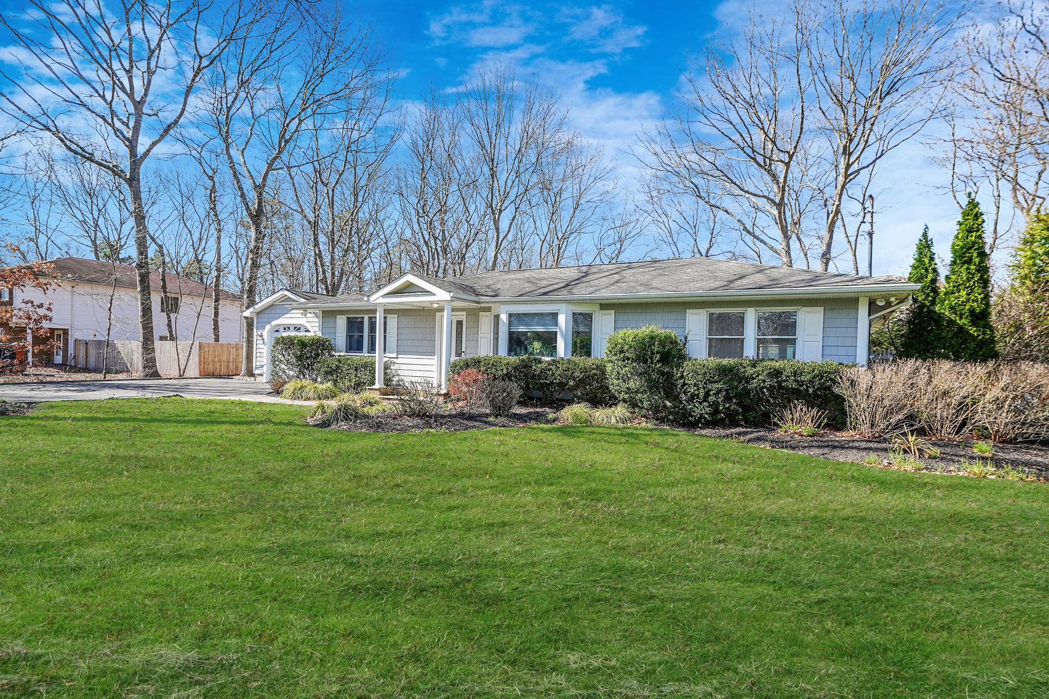 221 Southaven Avenue, Medford, New York image 4