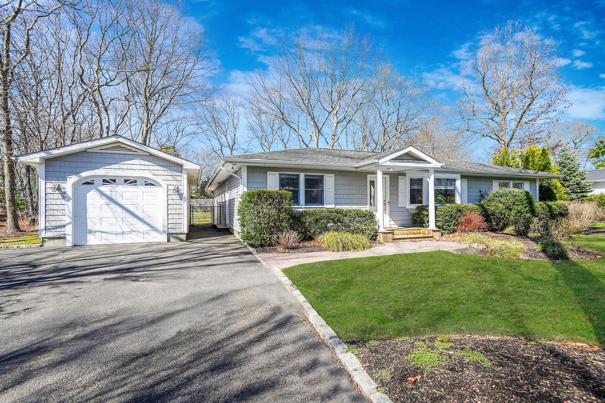 221 Southaven Avenue, Medford, New York image 3