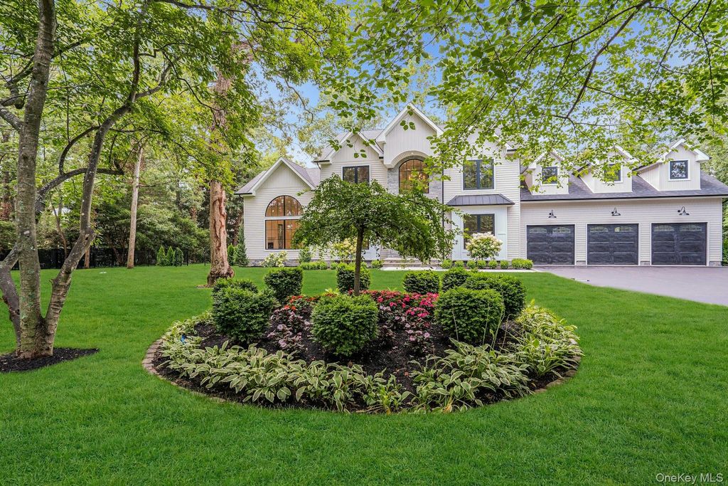 Photo of 115 Weeks Drive, Dix Hills, NY 11746 (MLS # 896348)