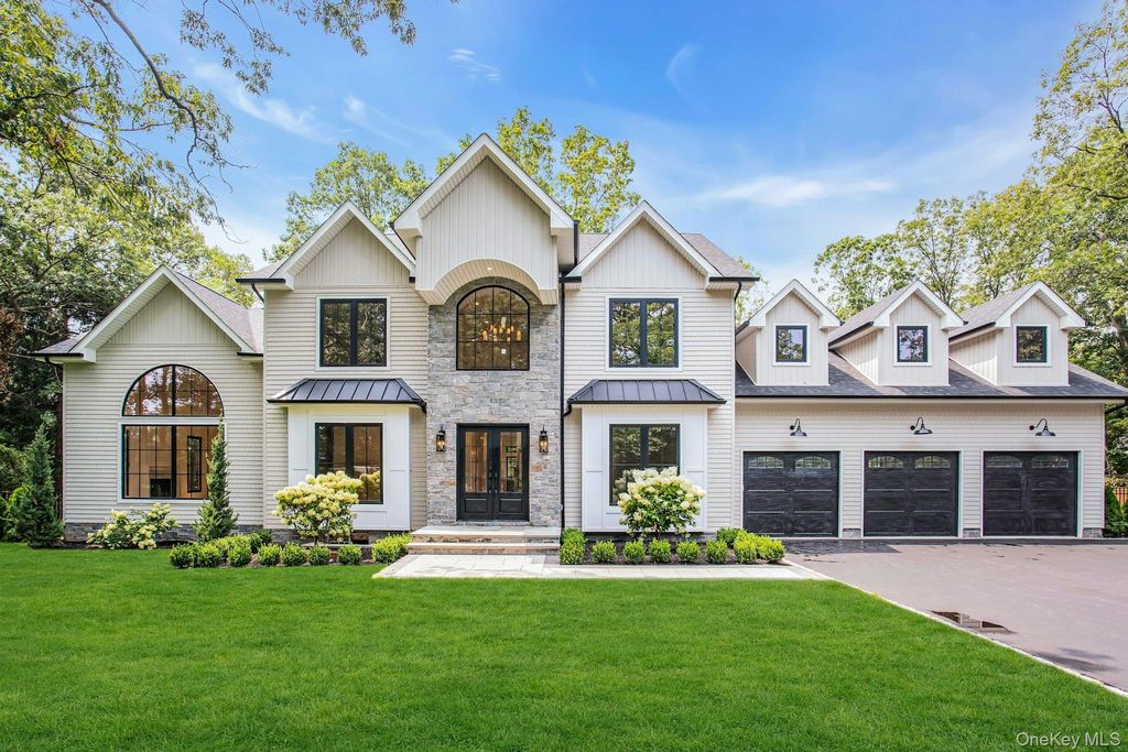 Photo of 115 Weeks Drive, Dix Hills, NY 11746 (MLS # 896348)
