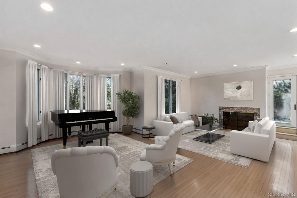 Photo of 6 Coachmans Court, Old Westbury, NY 11568 (MLS # 986337)