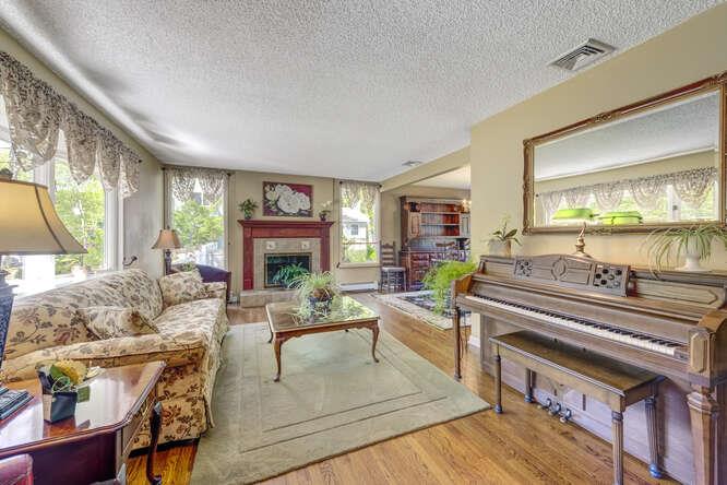 54 Wyoming Drive, Huntington Station, New York image 3