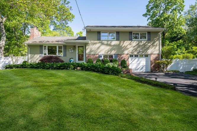 54 Wyoming Drive, Huntington Station, New York image 1
